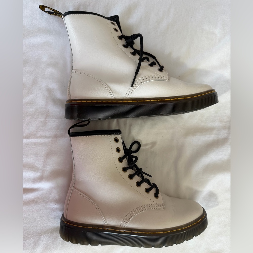 Dr. Martens White Boots Black Laces size 7 - Picture 10 of 15